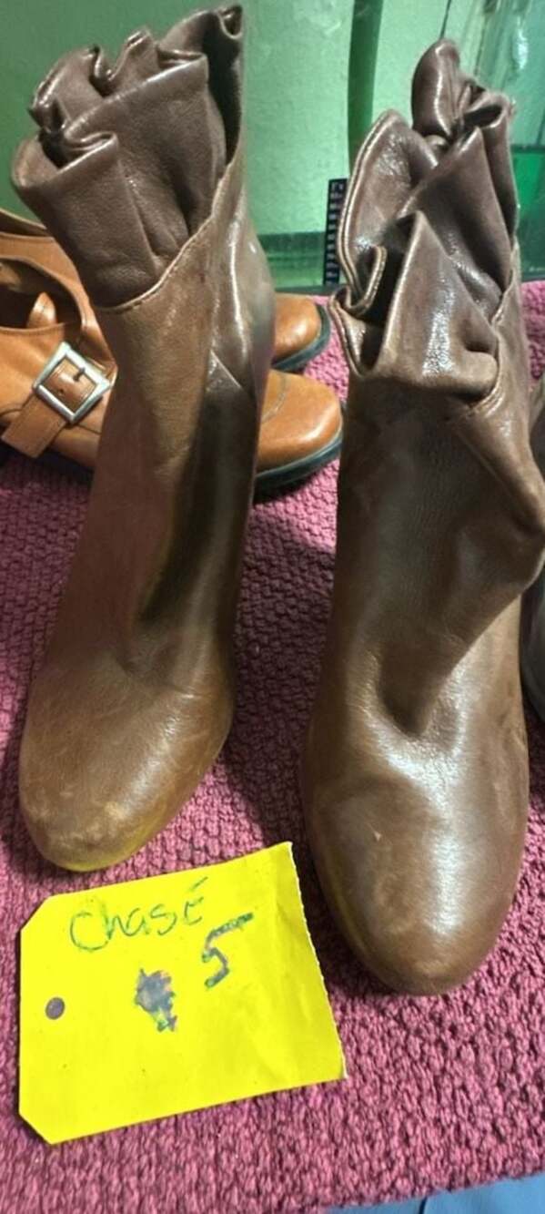 Me Too Women's Brown Leather Ruched Ankle Boots /Back Zipper